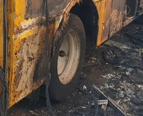 У Конотопі вогнеборці ліквідували загоряння автобусу