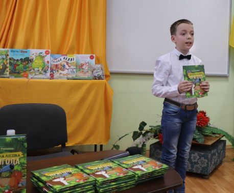 У Сумах 9-річний хлопчик презентував свою першу книгу