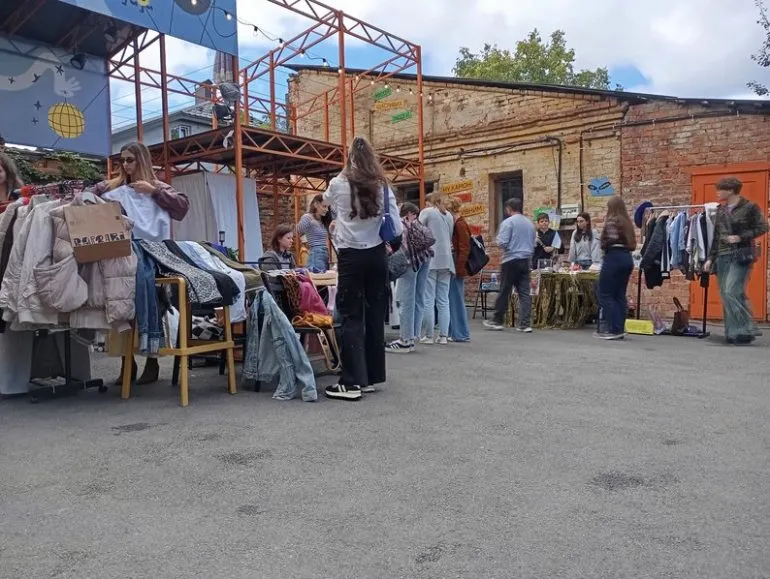 На барахолці в Сумах збирали гроші для військових