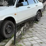 У Сумах вщент п'яний водій ВАЗ врізався у припарковану Infiniti, а потім у паркан