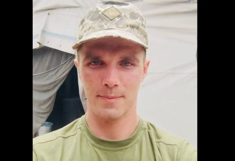 Кролевецька громада попрощалась із своїм героєм Анатолієм Дерискибою