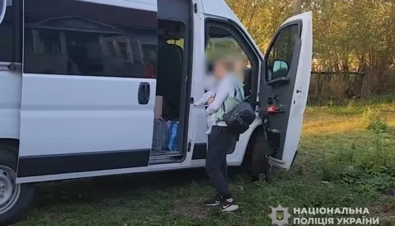 На Сумщині «Білі янголи» врятували родину з немовлям (відео)