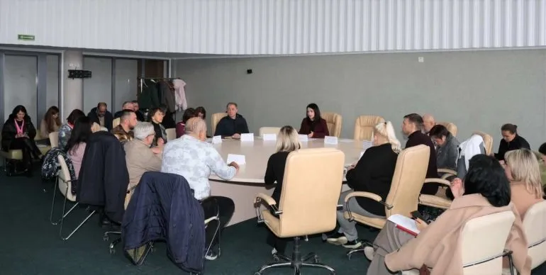 Безбар'єрність під обстрілами: коли фронт за 20 км від Сум — чиновники мріють про пандуси і гранти