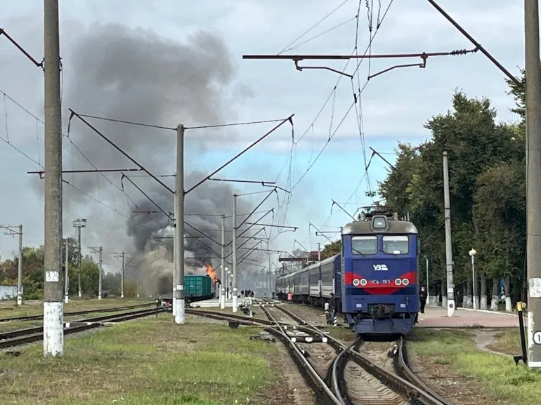 Подробиці ударів по залізничному вокзалу в Шостці