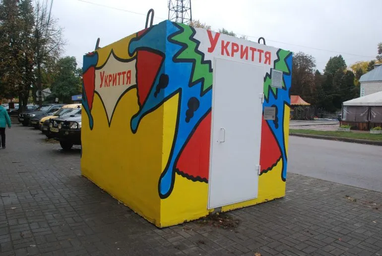 У Шостці встановили три нових мобільних укриття