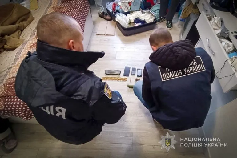 Сумські поліцейські повідомили підозру двом в’язням у вчиненні шахрайств