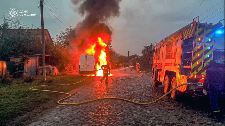 Сумщина у вогні: автівки спалахують одна за одною — наче хтось вирішив зігріти осінь