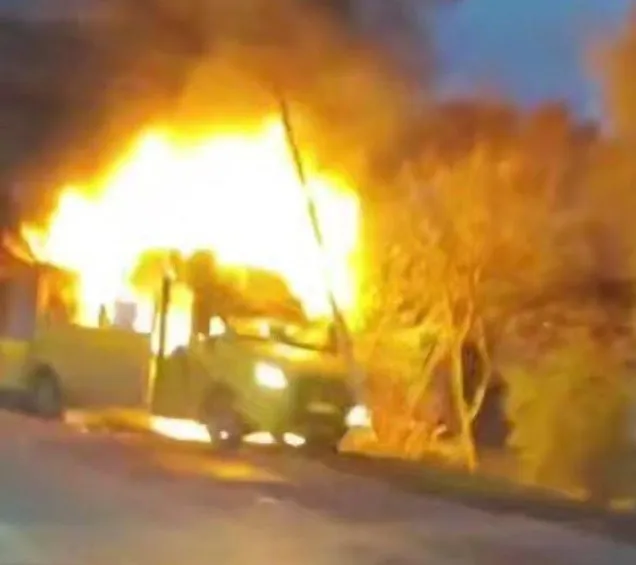 З’явилося відео з дрона, який атакував автобус на Сумщині (відео)