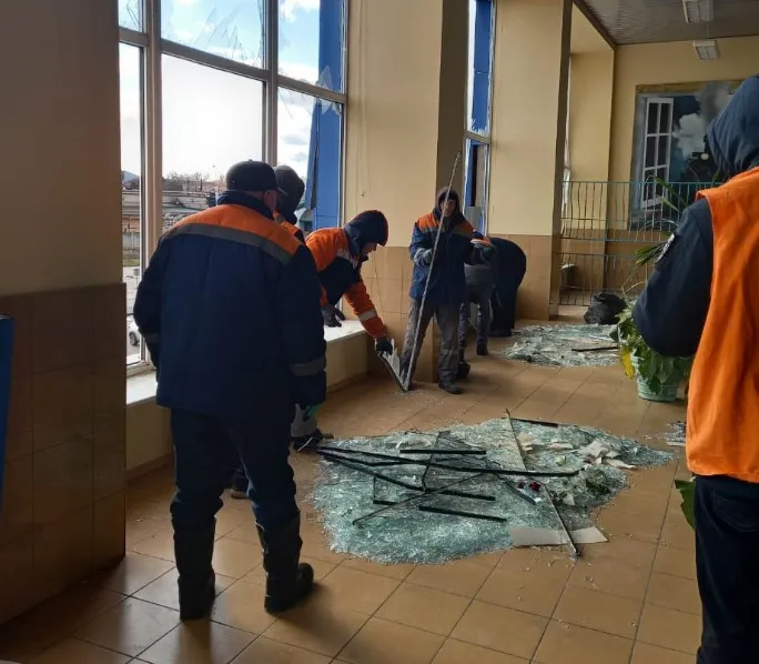 У Сумах пасажирське депо та вокзал відновлюють після атаки