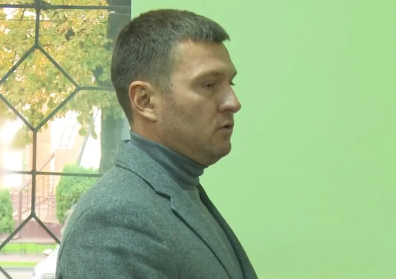 У Сумах суд розглядає справу депутата Акпєрова, якого звинувачують в незадекларуванні авто та будинку