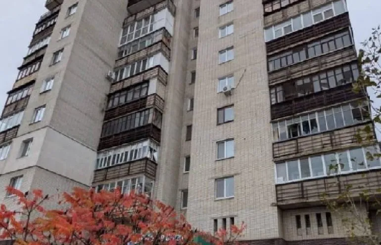 У Сумах внаслідок вчорашньої атаки вибито 7 вікон та 42 балконних рами