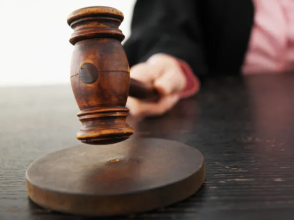 У Сумах чоловіку дали 5 років вʼязниці за поширення проросійських відеороликів, а чоловіку, який збирав у Москві ракети – навпаки присудили компенсацію