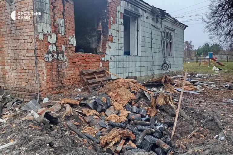 Вночі окупанти атакували «шахедом» Бобрик Сумського району: є руйнування у центрі села