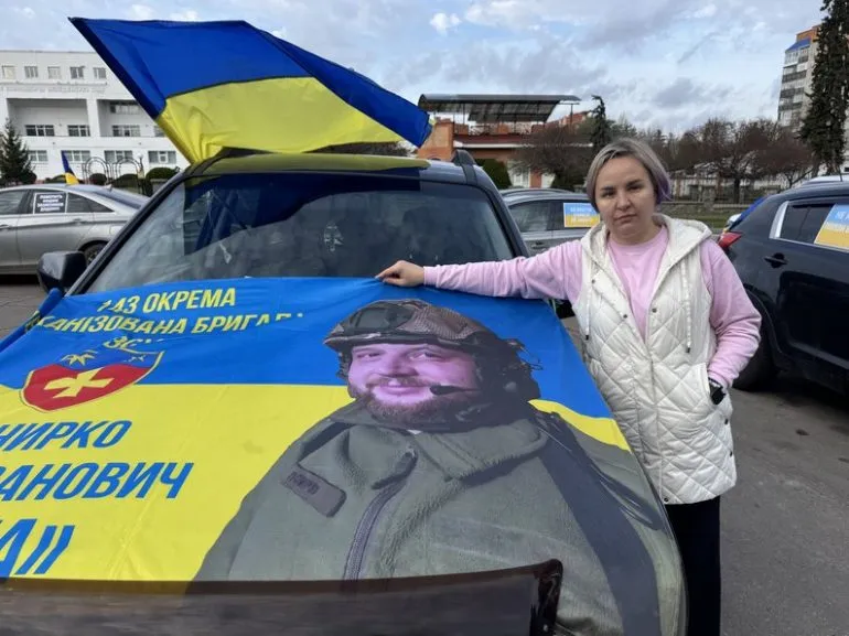 "Перед обміном нас перестали бити", — учасник автопробігу на підтримку полонених у Сумах