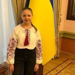 Вона вибралася з-під завалів і почала рятувати папу і братика, який не вижив — Зеленський нагородив семикласницю Аріну Журбу із Сум