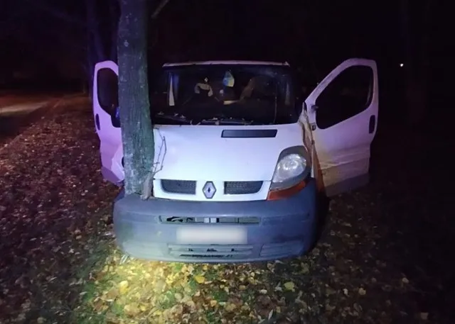 У Сумах п’яний водій врізався в дерево