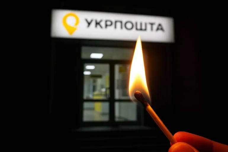 Теракт у центрі Сум? Молодик ледь не знищив відділення «Укрпошти» з каністрою бензину