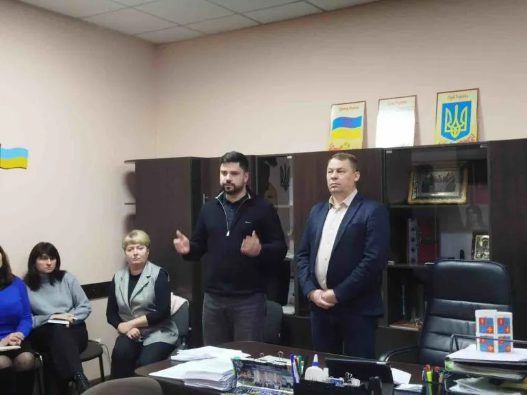 Зв'язок, безпека та підтримка родин військових: Олександр Качура з робочим візитом відвідав Бочечківську громаду
