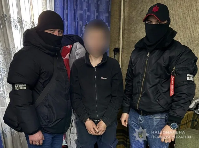 На Сумщині затримали чоловіка, який організував вдома наркопритон