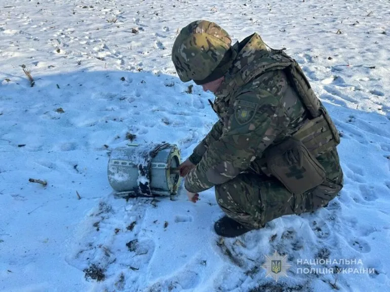 Вибухотехніки поліції Сумщини знешкодили бойову частину ворожого БпЛА