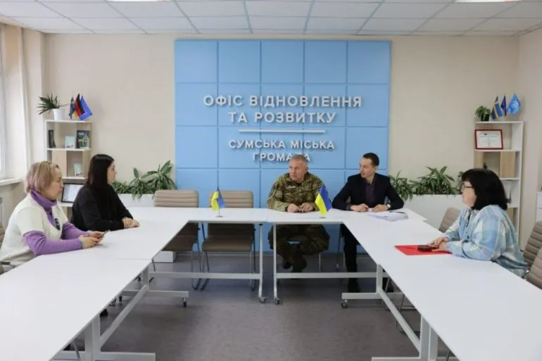 У Сумах розширюють перелік відомостей про зниклих і полонених захисників на інформаційному терміналі