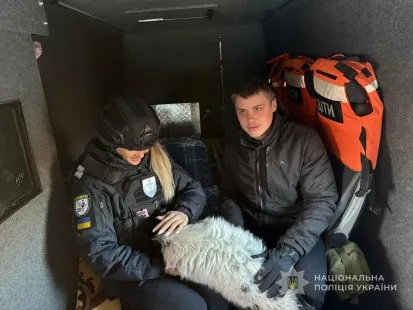 Під прицілом авіабомб і дронів: «Білі янголи» Сумщини евакуювали хлопця разом із його улюбленцями