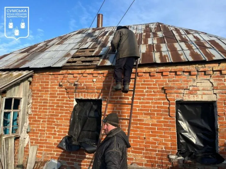 Ворожі атаки на Сумську громаду тривають: чотири влучання дронів за день