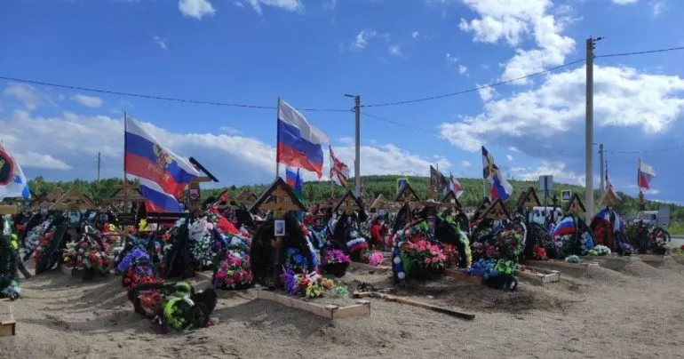 Журналісти встановили імена понад 186 тисяч російських військових, загиблих на війні проти України