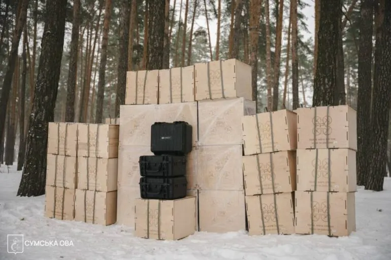 Підрозділу 8 корпусу ДШВ, який виконує бойові завдання на Сумщині, передали понад сотню дронів на оптоволокні