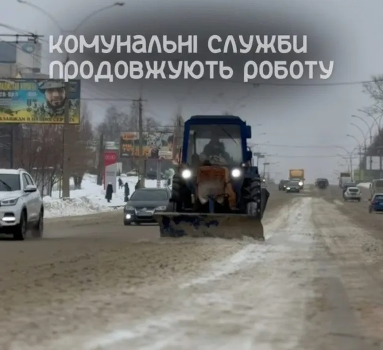 Комунальні служби в Сумах у посиленому режимі очищають місто від снігу