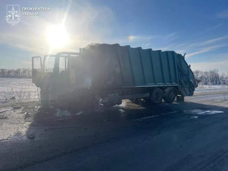 Під Сумами окупанти атакували сміттєвоз: троє поранених