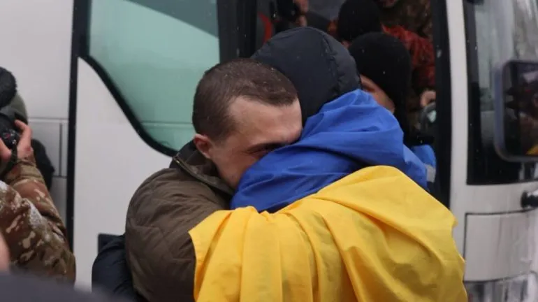 Україна повернула з російської неволі 157 військових та цивільних громадян
