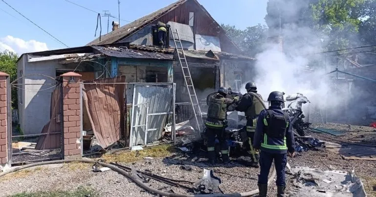 троє людей поранені через обстріли Нікопольського району