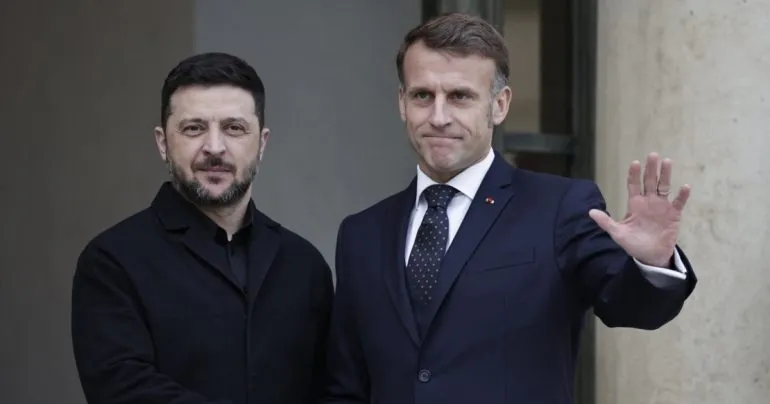 Зеленський прибув до Парижа