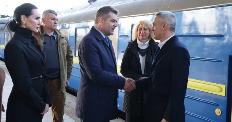Очільник уряду Болгарії і п’ять міністрів прибули до Києва