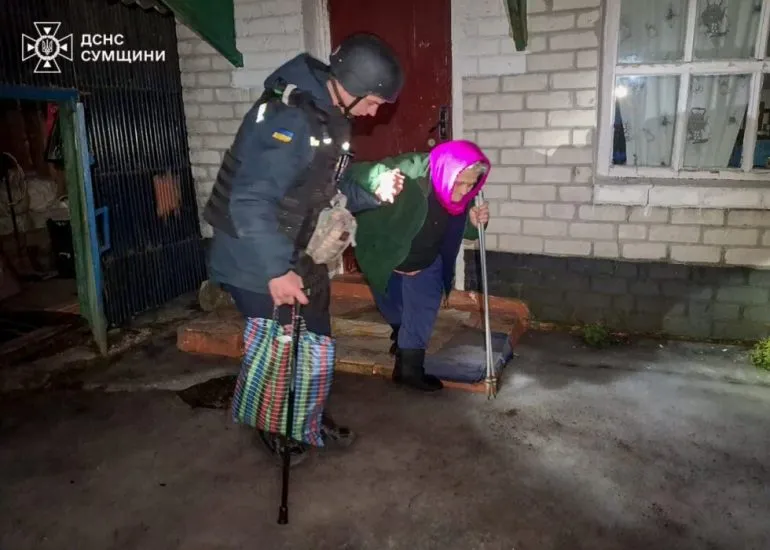 Рятувальники евакуювали трьох жінок з прикордоння Сумщини