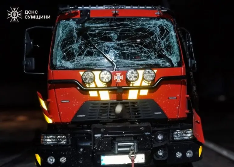 У Сумах росіяни повторно вдарили по рятувальниках, які приїхали на виклик після обстрілу