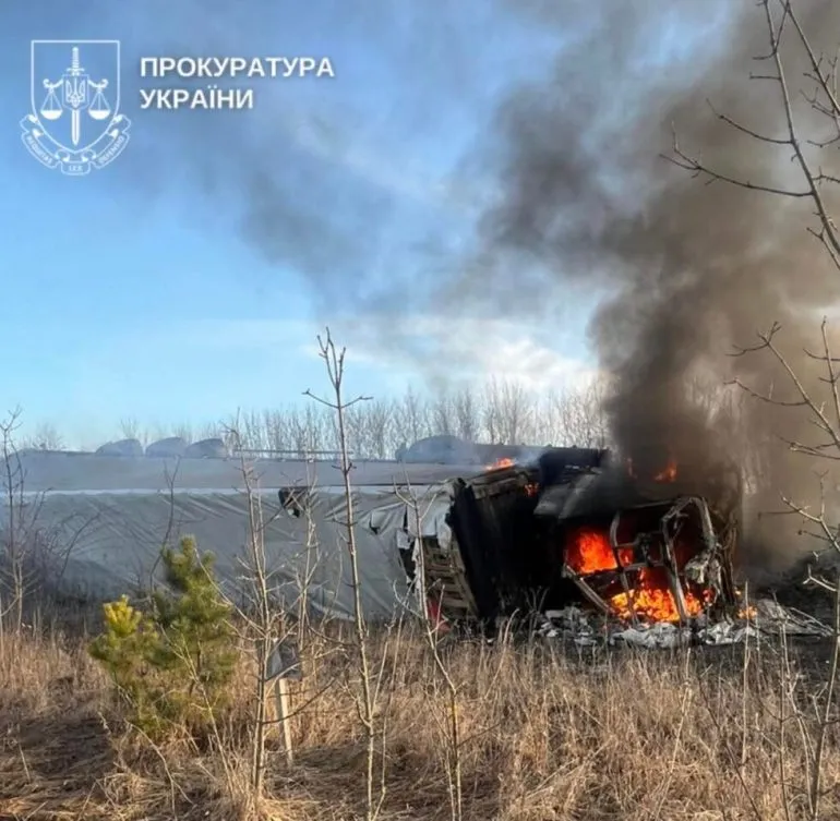 Ворожий безпілотник атакував цивільну вантажівку на Сумщині
