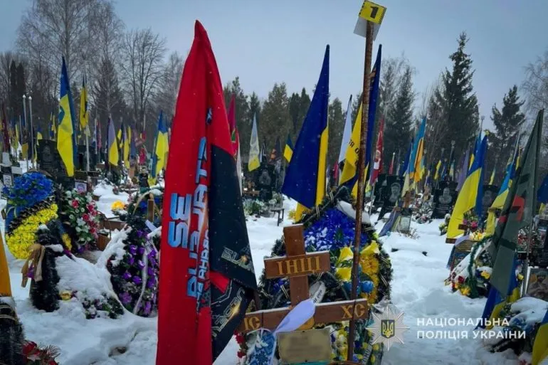На Сумщині зловмисник вчинив наругу над місцем поховання українського захисника
