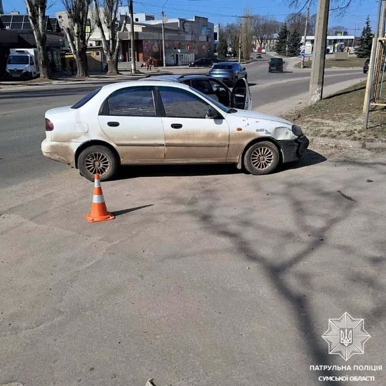 У Сумах зіткнулися «ланос» та «шкода»