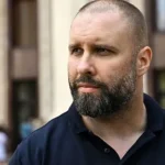 російський дрон влучив у багатоповерхівку, одна людина постраждала