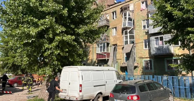 Кількість поранених через російську атаку на Дніпро зросла до 11