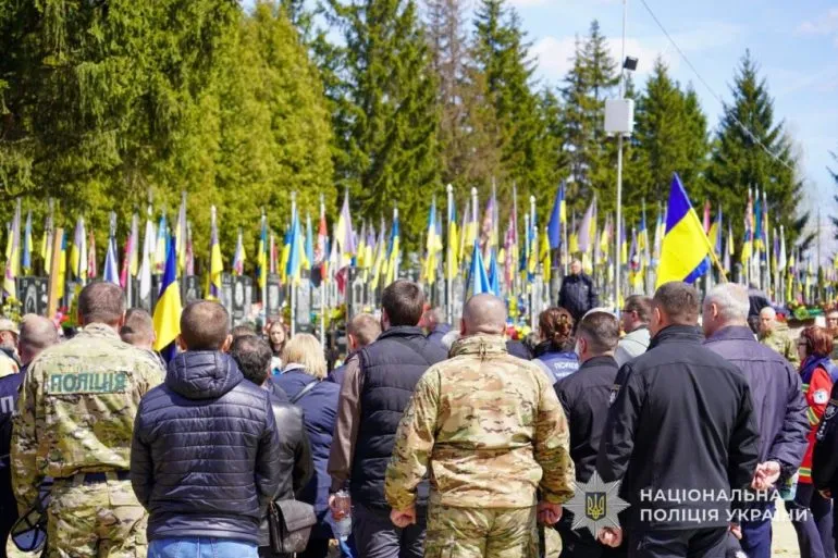У Сумах попрощалися із поліцейським Михайлом Шовкоплясом, який загинув на Донеччині