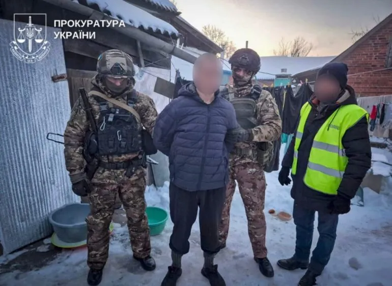 На Сумщині судитимуть 43-річного чоловіка, який запросив до себе жити малолітню та систематично її ґвалтував