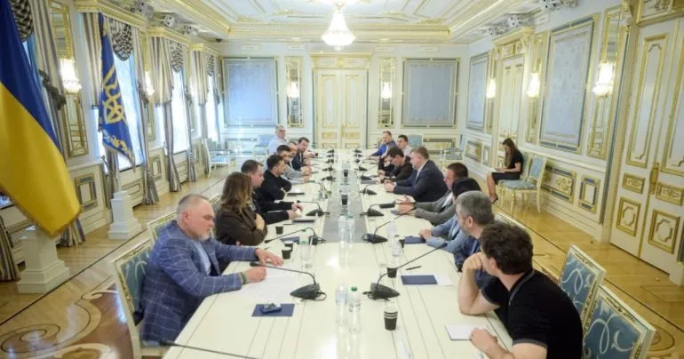 Зеленський провів зустріч із представниками «Слуги народу», обговорили «ключові питання»