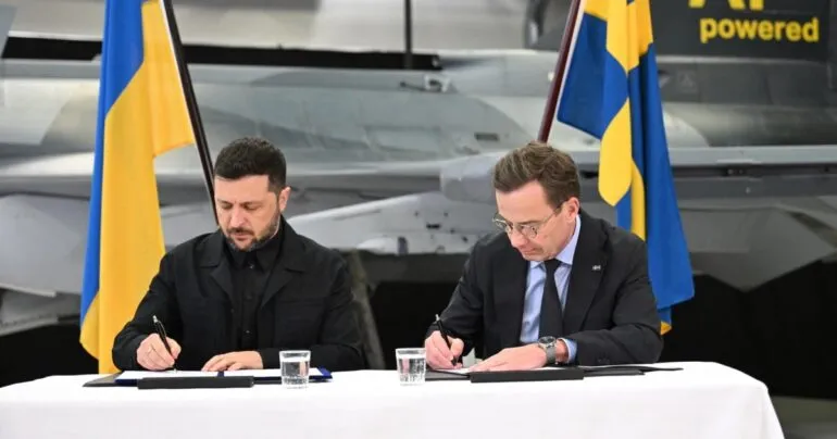 Зеленський анонсував «сильний крок» щодо винищувачів Gripen під час візиту до Швеції