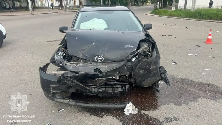 У Сумах унаслідок ранкової ДТП травмувалася водійка