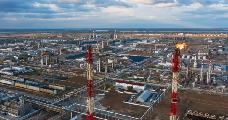 Генштаб підтвердив ураження НПЗ й нафтоперекачувальної станції в Росії