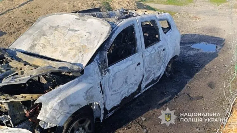 На Сумщині ворожий БпЛА вкотре атакував автомобіль поліції