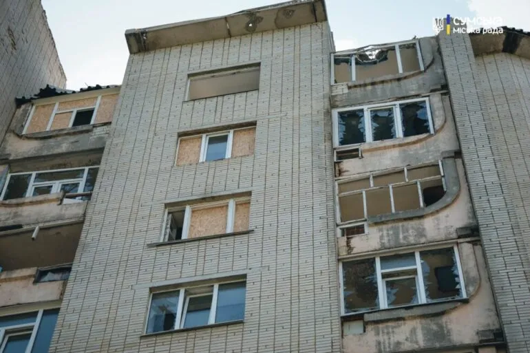 У Сумах завершили першочергові аварійно-відновлювальні роботи після ворожих атак